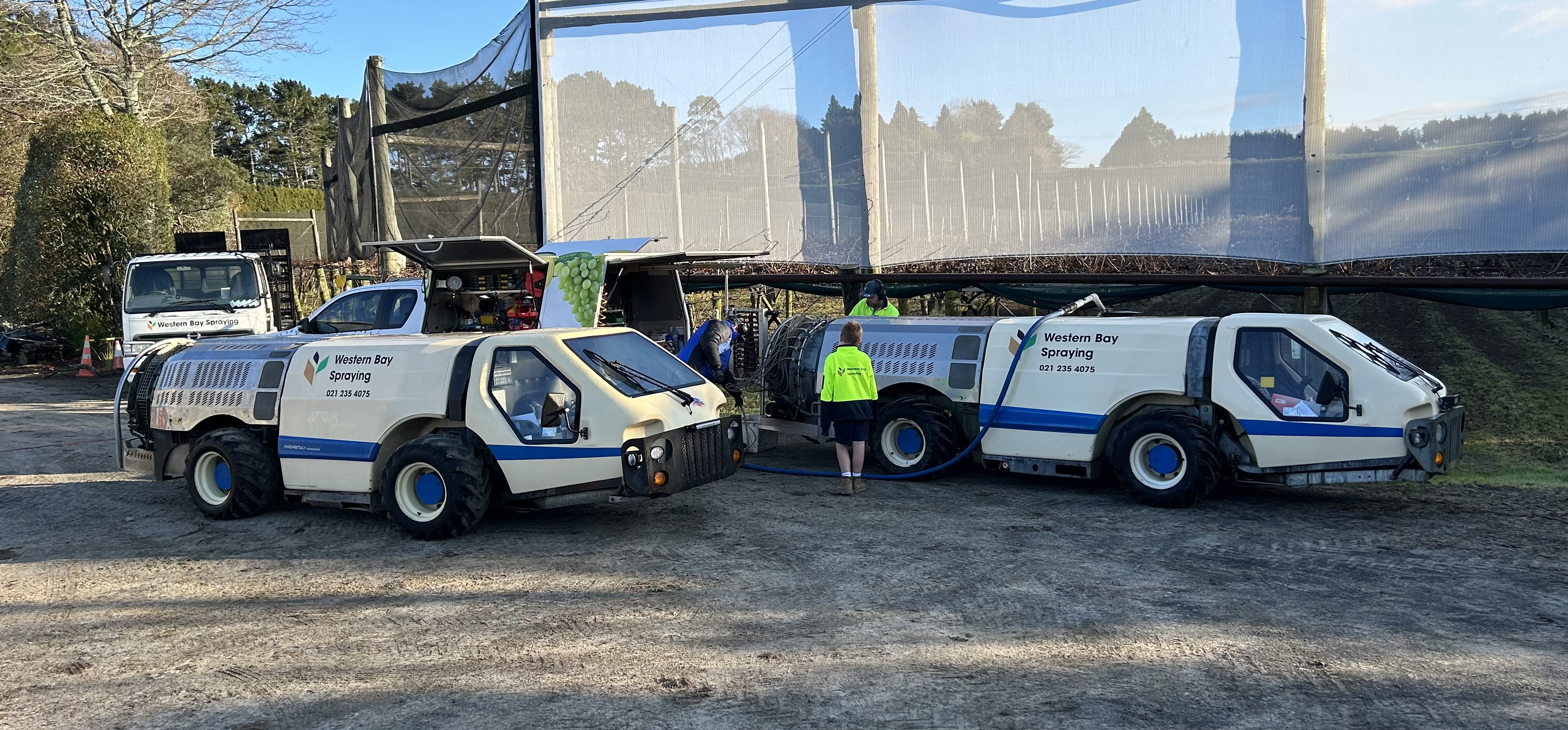 Two machines refilling between blocks